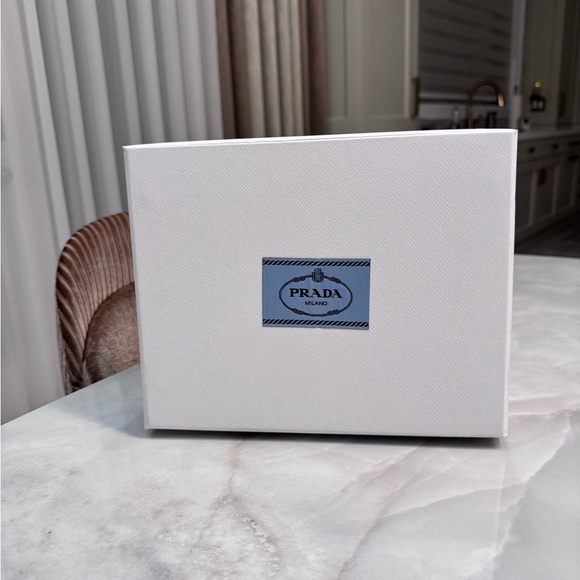 Prada Box - Picture 2 of 6